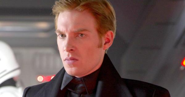 Domhnall Gleeson è l'interprete del Generale Hux, spietato leader del Primo Ordine.