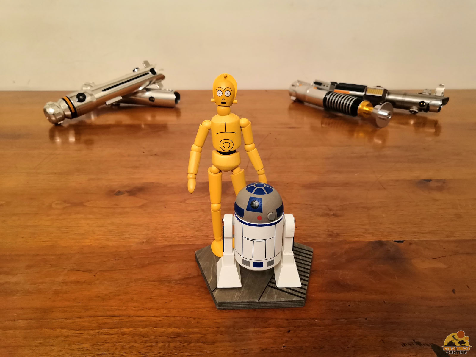 R2-e-C-3PO-wooden-toy-2.jpg