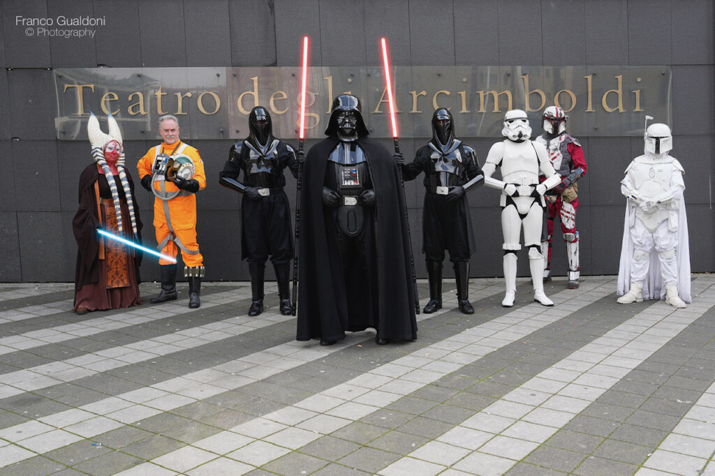 foto di cosplayer al teatro degli arcimboldi di milano