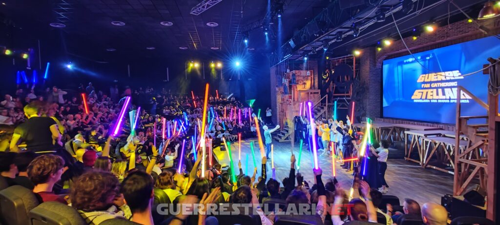 Anfiteatro del Movieland completamente pieno per l'evento celebrativo delle associazioni che hanno partecipato al Gathering 2024