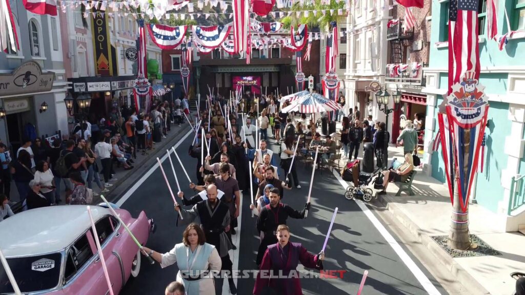 La parata tra le strade del Movieland Park durante il Gathering 2024